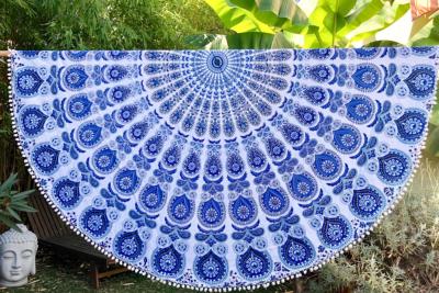 Drap de plage rond bleu nuancé pompons