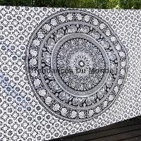 Tenture murale mandala noir et blanc