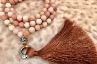 Collier mala rose pompon brun