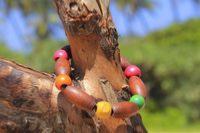 Bracelet perles en bois multicolores