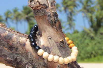 Bracelet en bois orange, noir et naturel