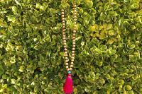 Collier Yoga Pompon rose