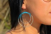 Boucles d'oreilles deux grands anneaux bleu et argent