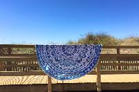 Drap de plage rond bleu pompons