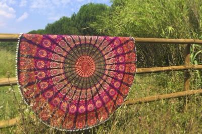 Drap de plage rond violet pompons