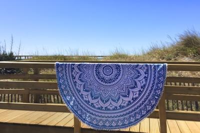 Drap de plage rond bleu pompons