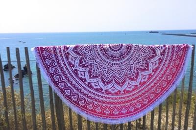 Drap de plage rond rose franges courtes