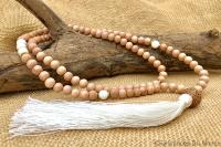 Collier mala bois et pompon blanc