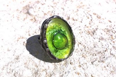 Bague ovale en verre